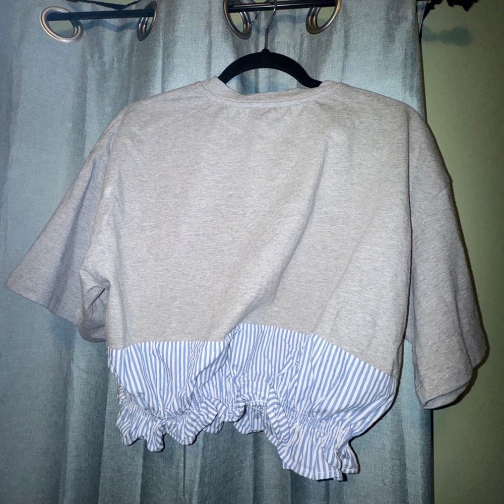 Anthropologie Maeve short-sleeve ruched top featuring a gray top blue stripe - Picture 4 of 5